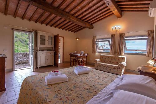 a bedroom with a large bed and a kitchen at Agriturismo Concadoro in Castellina in Chianti