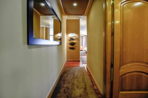Hotel Armiñeにあるテレビまたはエンターテインメントセンター