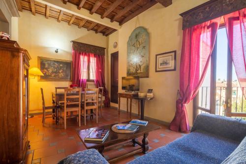 Oltrarno Apartment