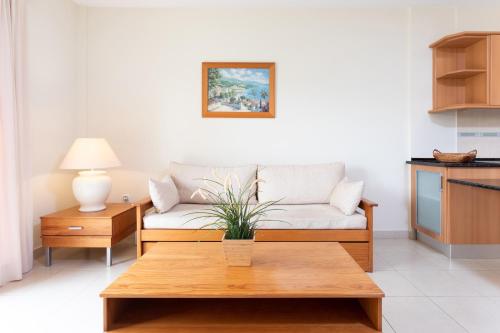 a living room with a couch and a coffee table at Residencial El Llano in Valle Gran Rey
