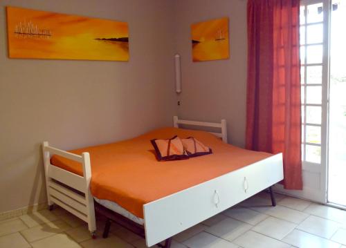 APPARTEMENTS DANS VILLA EN REZ DE JARDIN