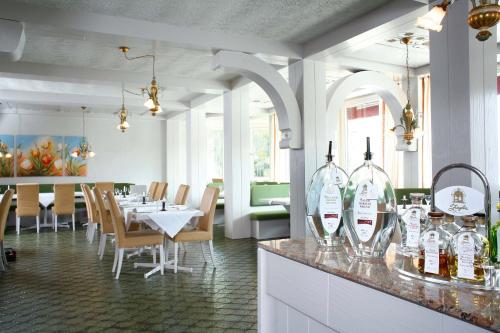 a dining room with a table with wine bottles on a counter at Stern in Albershausen