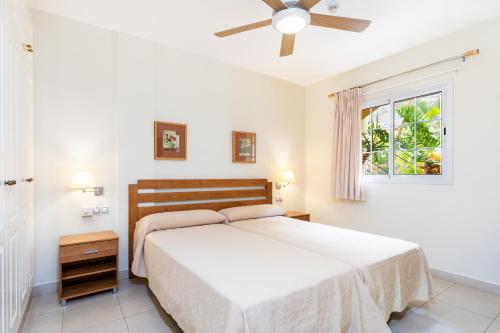 a bedroom with a bed and a ceiling fan at Residencial El Llano in Valle Gran Rey