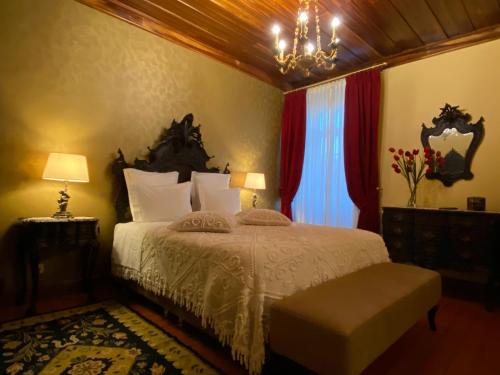 Кровать или кровати в номере Solar De Alarcao