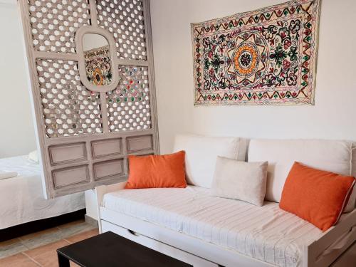 a living room with a couch and a rug at Las Negras CENTRO. Al lado del mar. Con dos terrazas in Las Negras