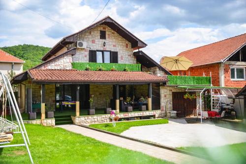 Photo de la galerie de l'établissement Apartman Domacinstvo La ViE na selu, à Niška Banja