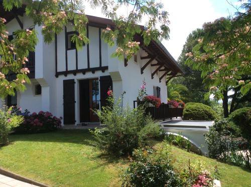 a house with a garden in front of it at GITE AGUR in Villefranque