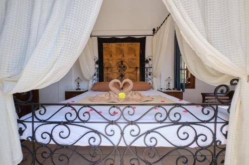 Letto o letti in una camera di Private Villa Evgenia with swimming pool