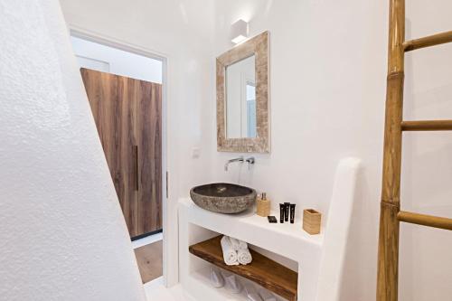 Un baño de 3 Elements by Stylish Stays