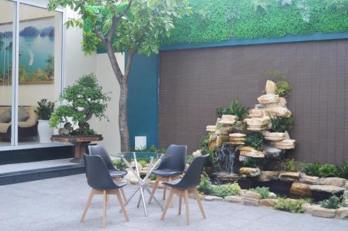 a table and chairs in front of a fountain at Lucky Star Ho Tram Hotel & Restaurant in Ho Tram