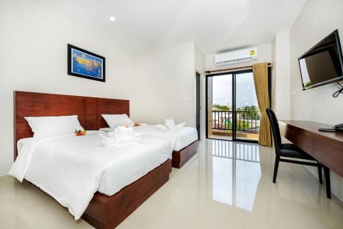 Ένα ή περισσότερα κρεβάτια σε δωμάτιο στο The Topaz Residence Phuket Town
