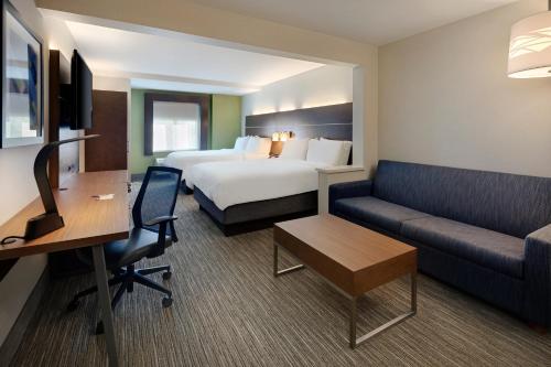Krevet ili kreveti u jedinici u okviru objekta Holiday Inn Express & Suites Tilton, an IHG Hotel