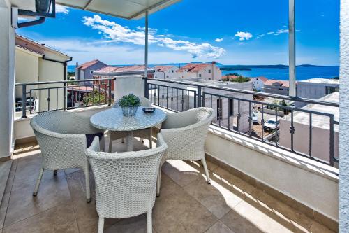 Relaxing holiday sunset apartment