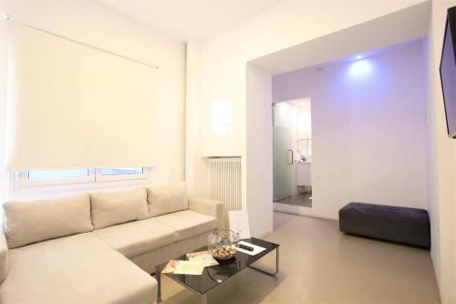 Area soggiorno di GK Athens by GK Properties