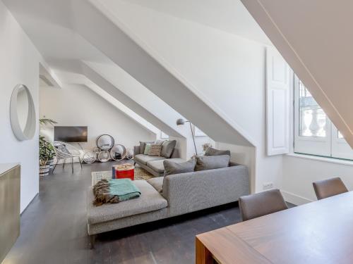 Principe Real charming garden view flat at the heart of Lisbon
