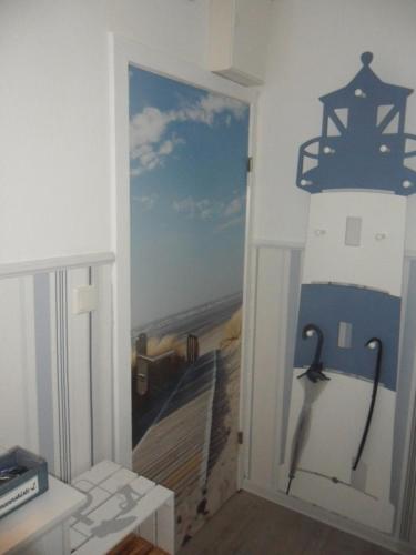 a room with a door with a view of a lighthouse at Seemannskiste in Grömitz