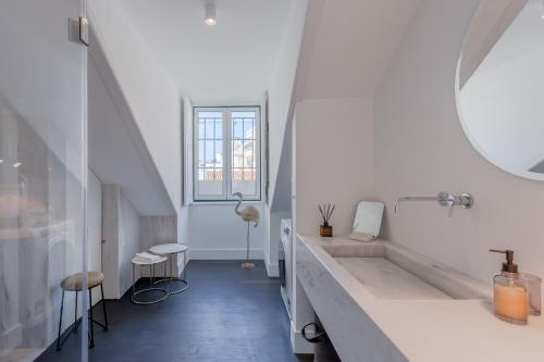 Principe Real charming garden view flat at the heart of Lisbon
