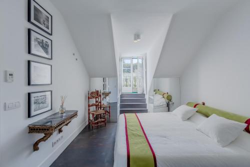 Principe Real charming garden view flat at the heart of Lisbon