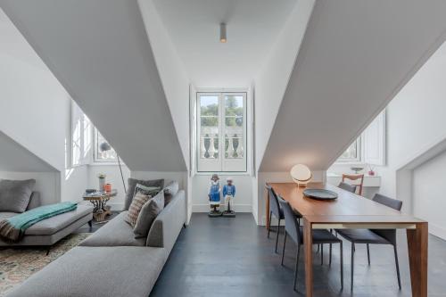 Principe Real charming garden view flat at the heart of Lisbon