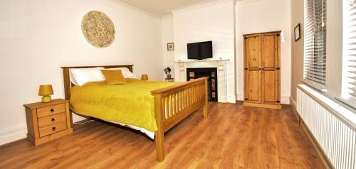 a bedroom with a bed and a television in it at Pantycelyn in Caernarfon