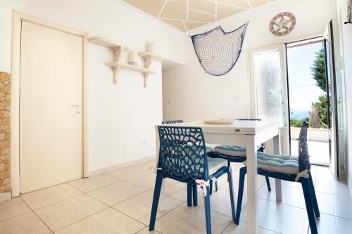 Fotografie z fotogalerie ubytování Le Gioie - Dimora Scalelle - Villetta con giardino e veranda vista mare v destinaci Torre Vado