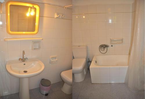 A bathroom at Yannis - Holiday Apartments on Agios Gordios Beach in Corfu