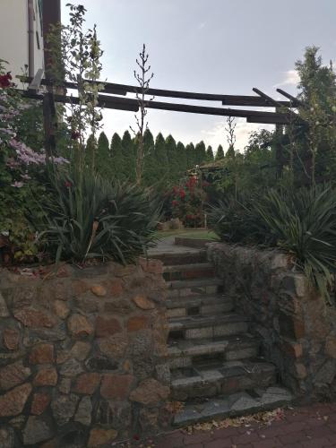 a set of stone stairs in a garden at Gościniec pod Różą in Chełmno