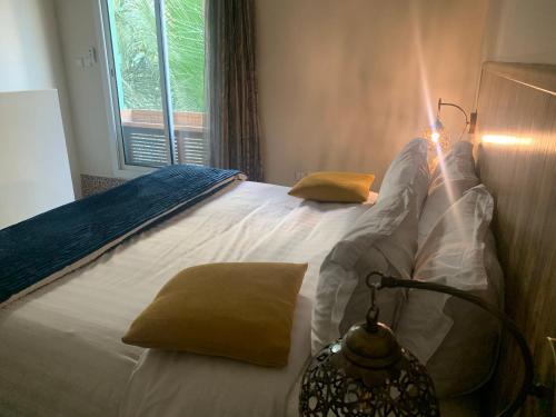 a bedroom with a white bed with a light on it at فلل الخالدية in Jeddah