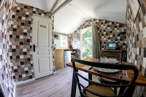 Kuchyň nebo kuchyňský kout v ubytování Le Cardinal B&B