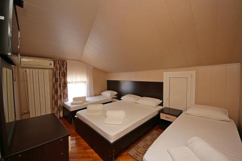 Кровать или кровати в номере Guest House Stariy Dvorik
