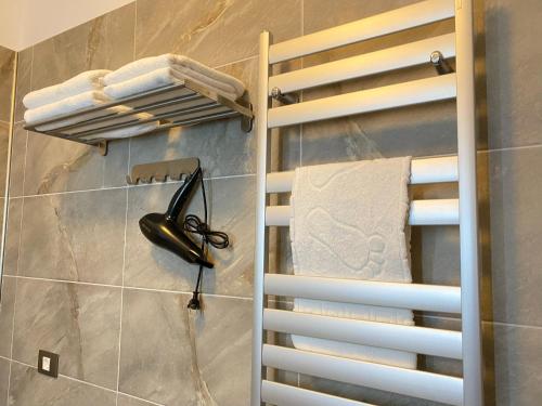 Bathroom sa Deko Apartments Alezzi Beach Mamaia