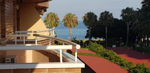 a balcony of a building with a view of the ocean at primera linea acapulco III in Oropesa del Mar