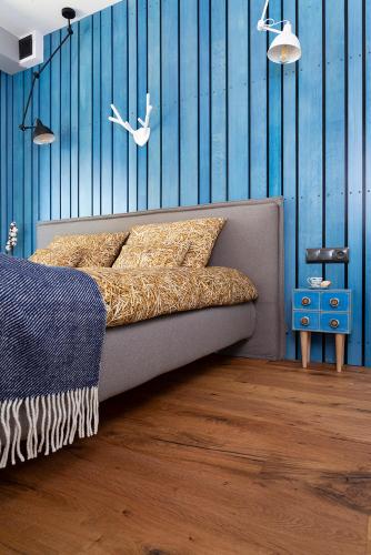a bedroom with a bed and a wall with birds on it at Green Deer Premium in Zakopane
