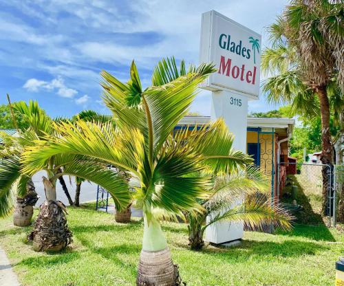 Glades Motel - Naplesにある庭