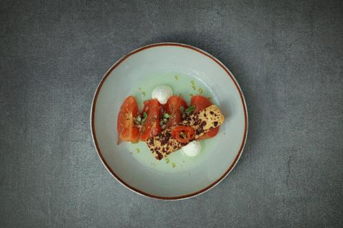 ホテルの敷地内または近くでの食事または食べ物