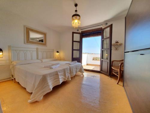 a large bedroom with two beds and a kitchen at La Luna del sur B&B in Granada