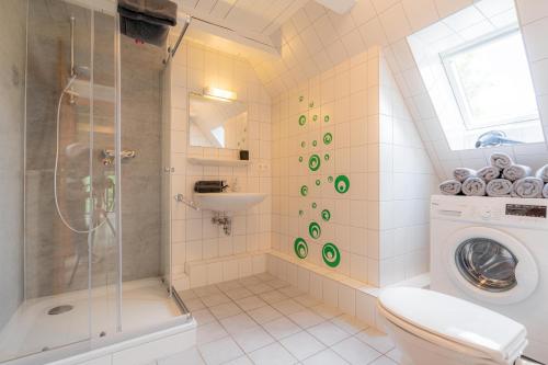 a bathroom with a shower and a toilet and a sink at Haus Nordmann in Garding