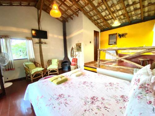 a bedroom with a large bed in a room at Pousada Recanto da Siriema in Monte Alegre do Sul