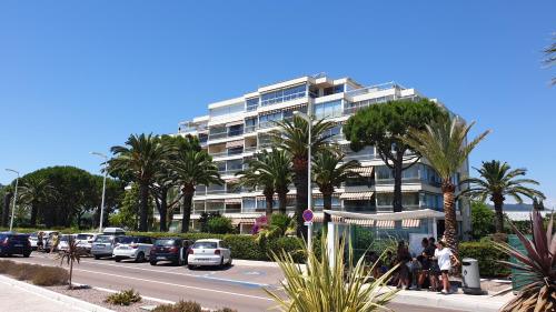 Garden and beach sea view apartment Cannes photo 26