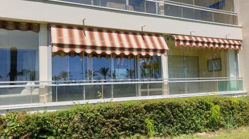 Garden and beach sea view apartment Cannes photo 28
