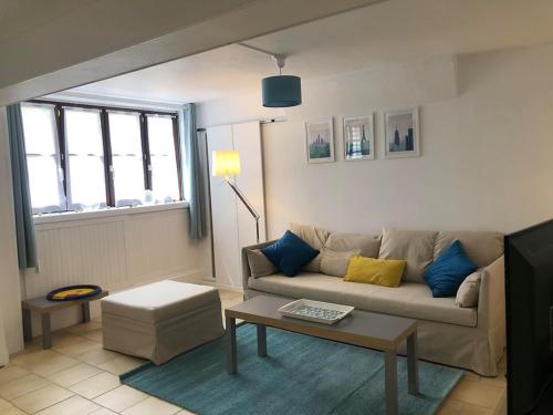 Zona de estar de L'HISTORIQUE - Maison rénovée dans le centre-ville de Bayeux