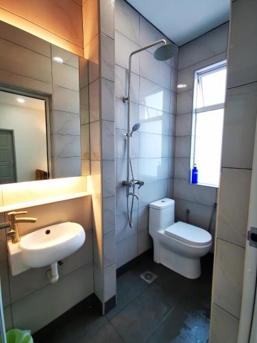 a bathroom with a sink and a toilet and a window at Secret Garden Warni Villa (MUAR) in Muar
