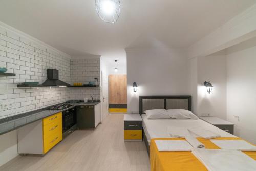 Postel nebo postele na pokoji v ubytování F48 Homes