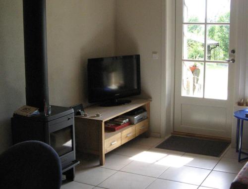 TV a/nebo společenská místnost v ubytování Glafsfjordens Accommodatie