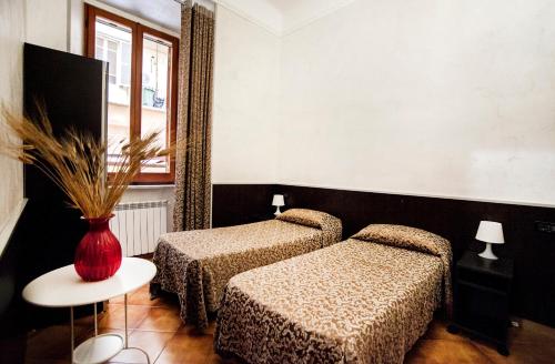 FUNNY ROOMS