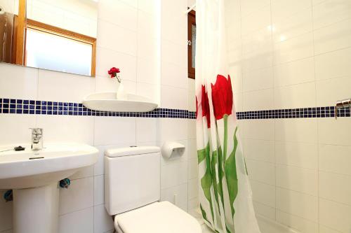 A bathroom at Villa Animeta