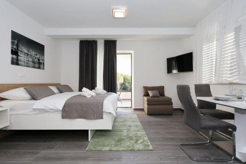 Villa Ankora 1 with heated pool