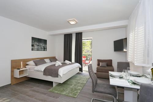 Villa Ankora 1 with heated pool