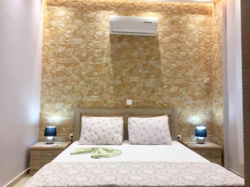 Postel nebo postele na pokoji v ubytování Stylish mini-suite for 4 people in central Rhodes!