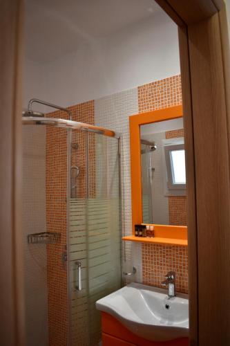 Koupelna v ubytování Minoa Hotel
